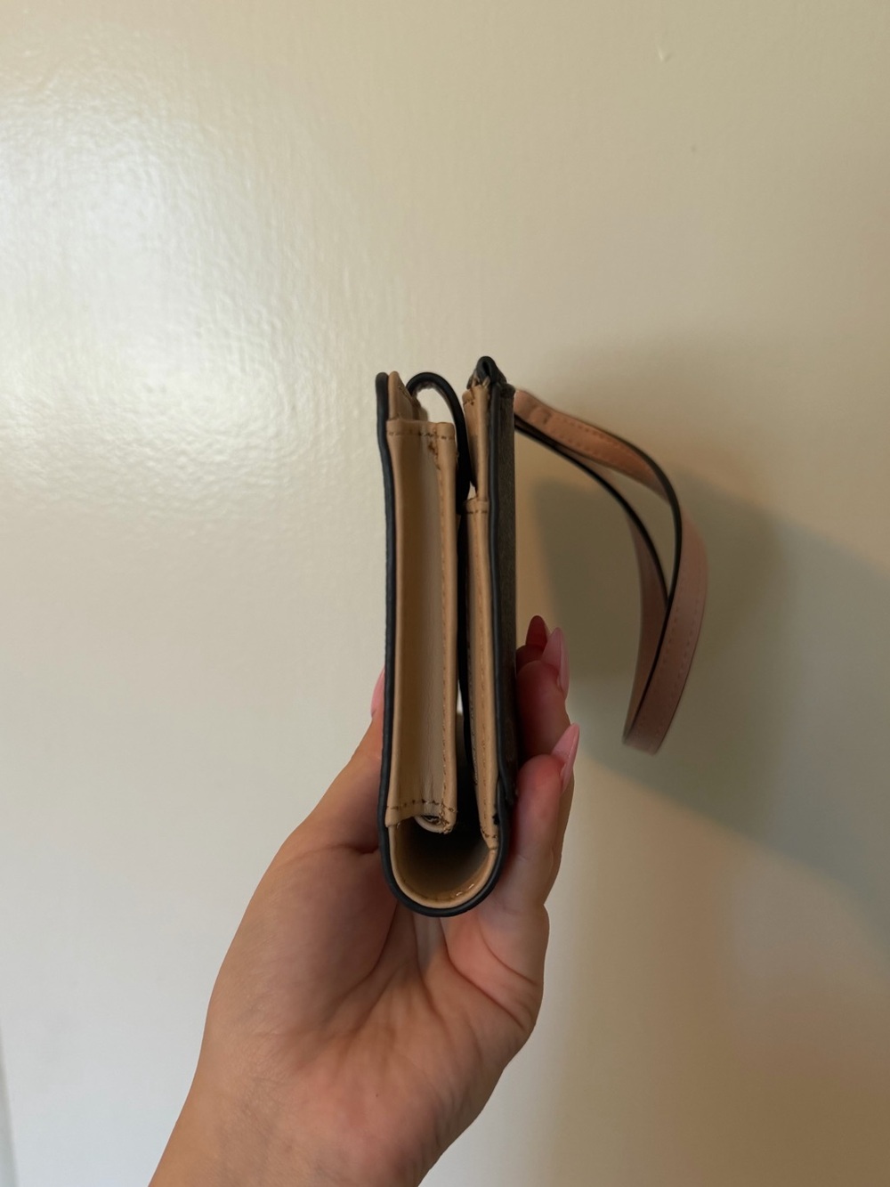 Guess Signature Brown and Pink Wallet Like New - Picture 3 of 13